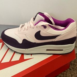 Nike Air Max. Very comfortable, they are in great condition and look brand new!